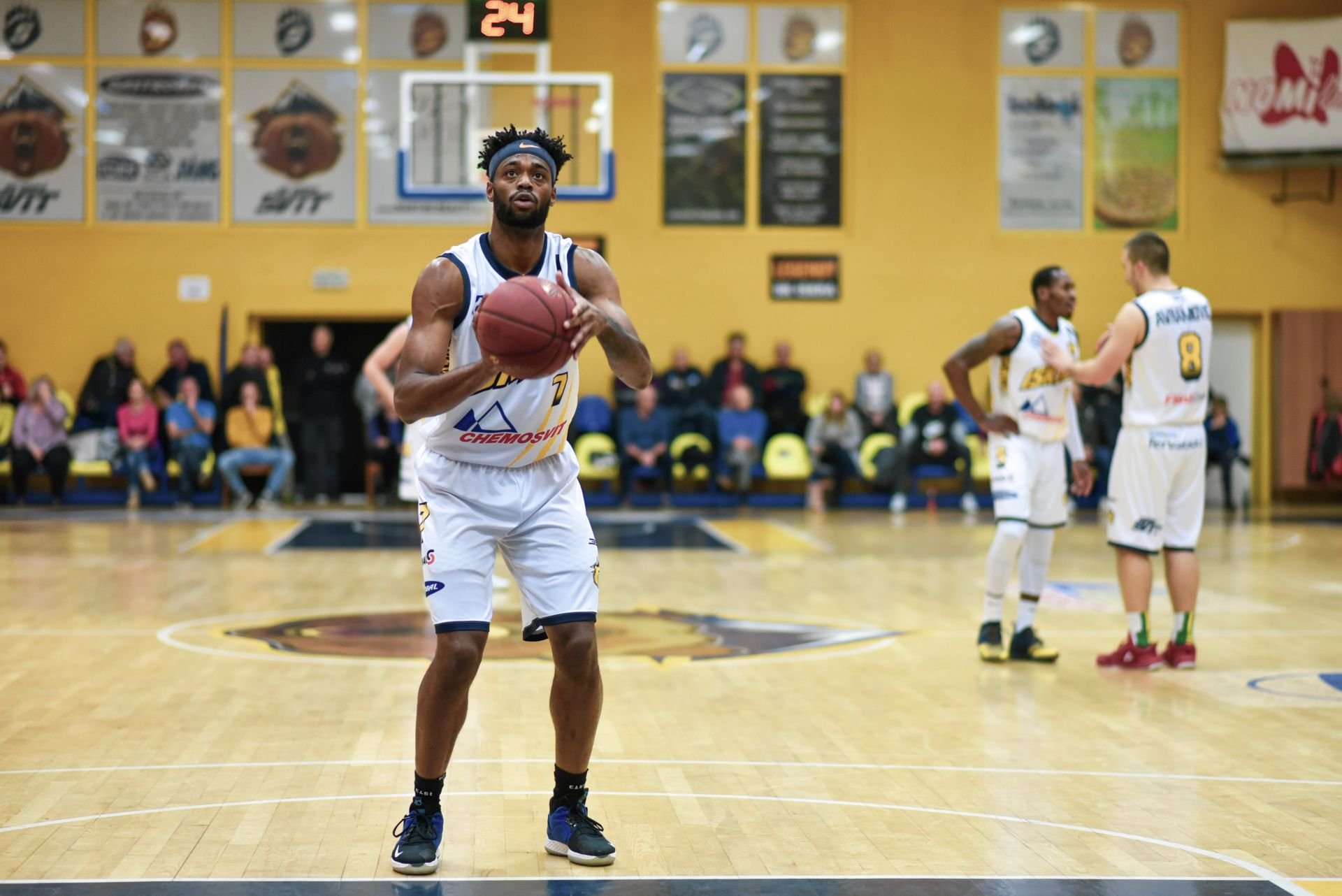 Miluje futbal a čelenky. Nesbitt vyniká vo Svite a chce raz hrať Euroligu či NBA