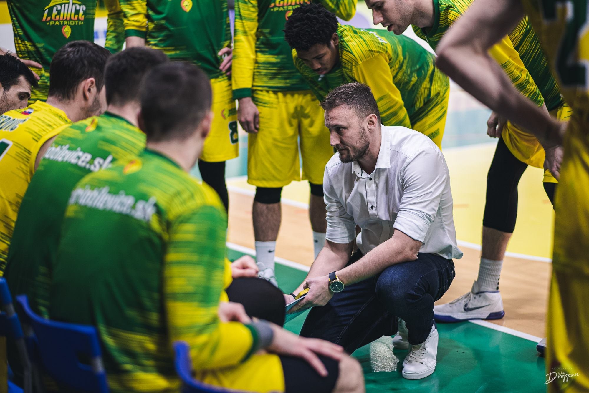 Tréner Michal Madzin a lavička, Patrioti Levice (Foto: Lukáš Droppan)