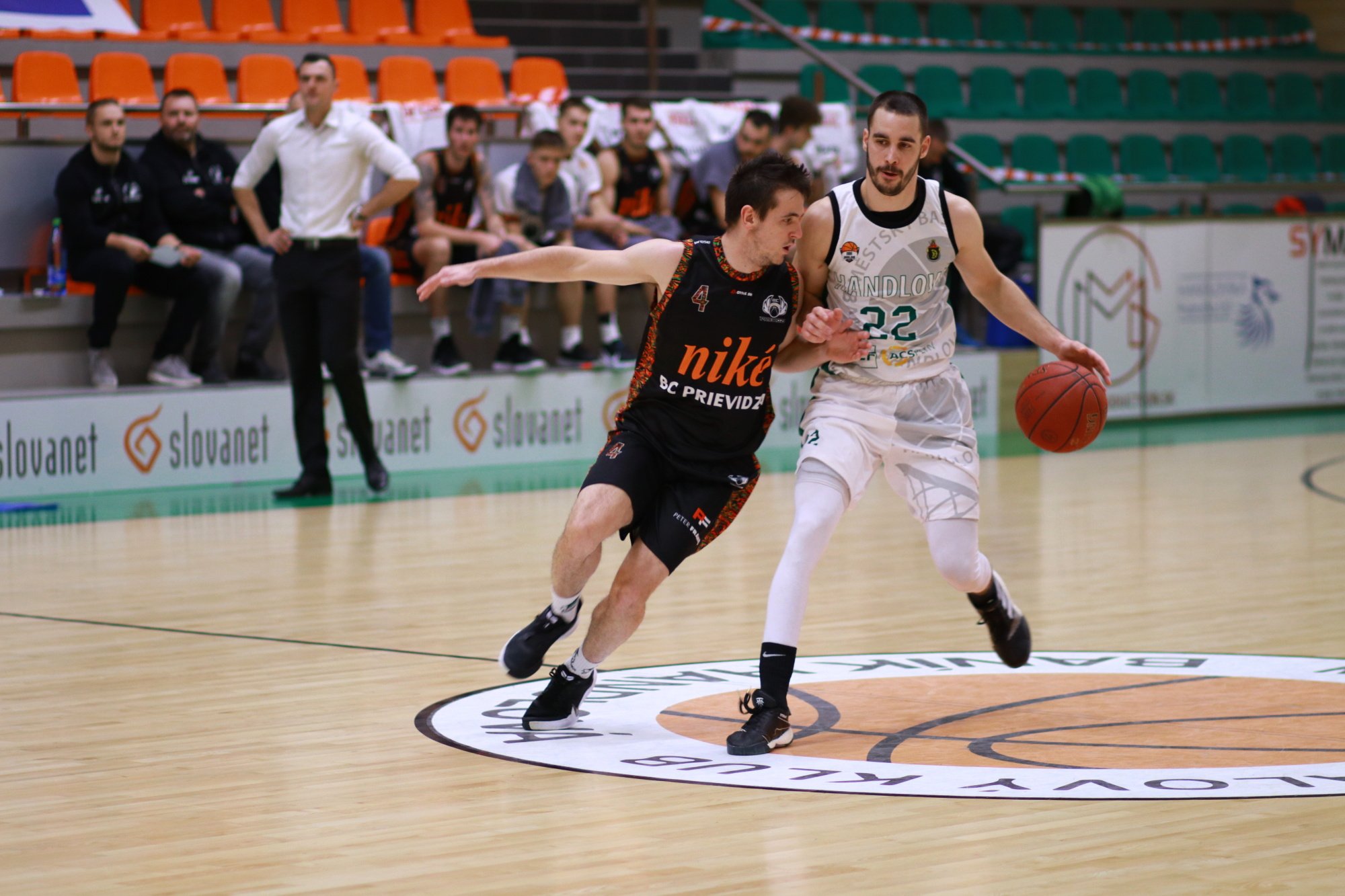 VIDEO: Prievidza pretlačila Handlovú v baníckom derby, uspeli aj Lučenec a Spišiaci