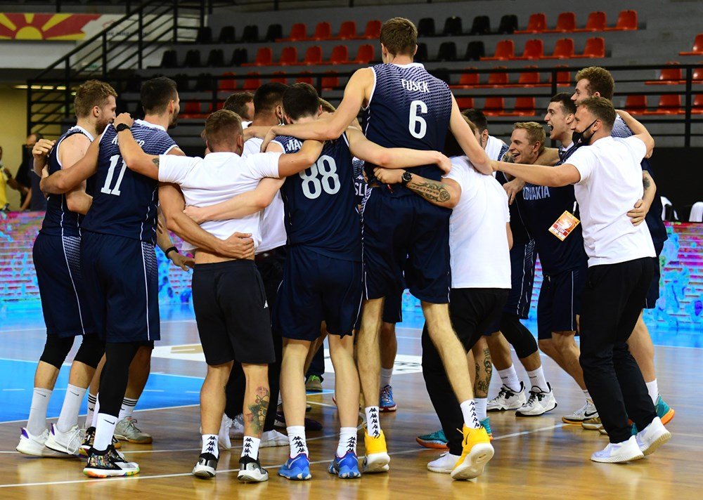FOTO: Výskoky a objatia. Pozrite si slovenskú radosť v Skopje