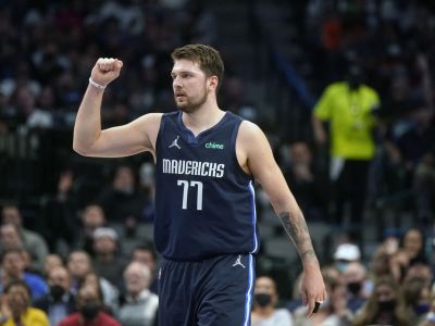 NBA play-off: Dominantný Dončič režíroval debakel, sériu rozhodne siedmy zápas