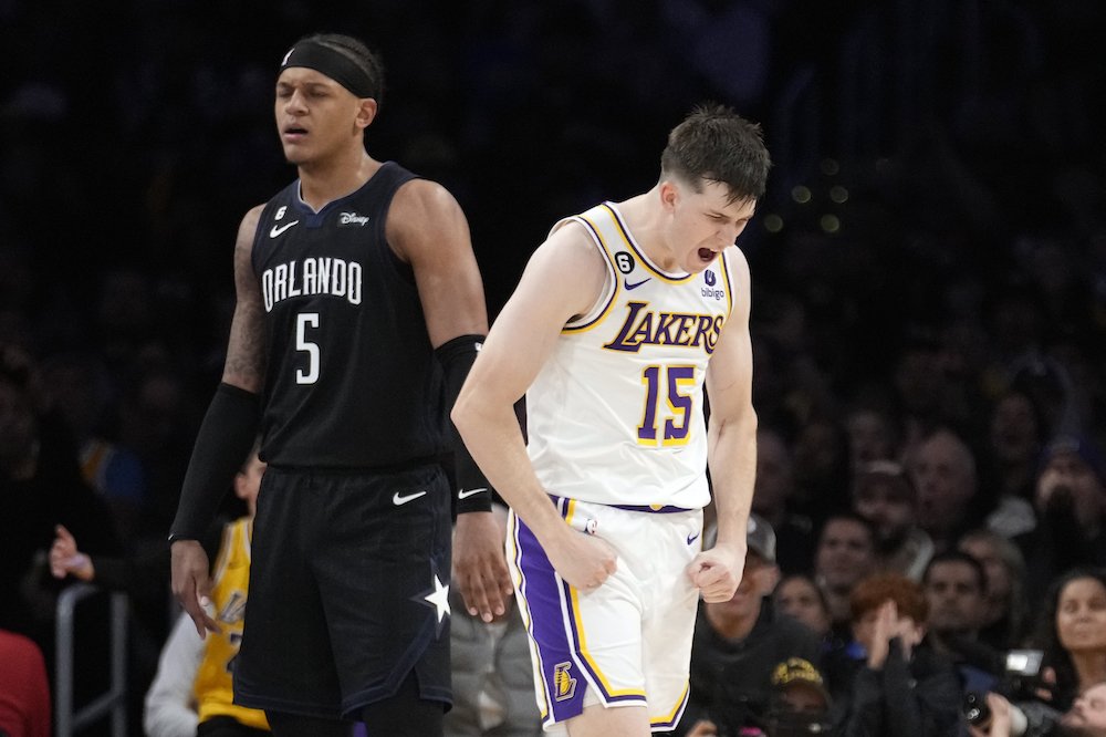 VIDEO: Lakers potiahol k dôležitej výhre nečakaný strelec, Milwaukee je jasne prvé