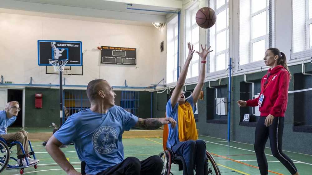 Neseď doma na vozíku, poď hrať basketbal (Foto: SZTPŠ)