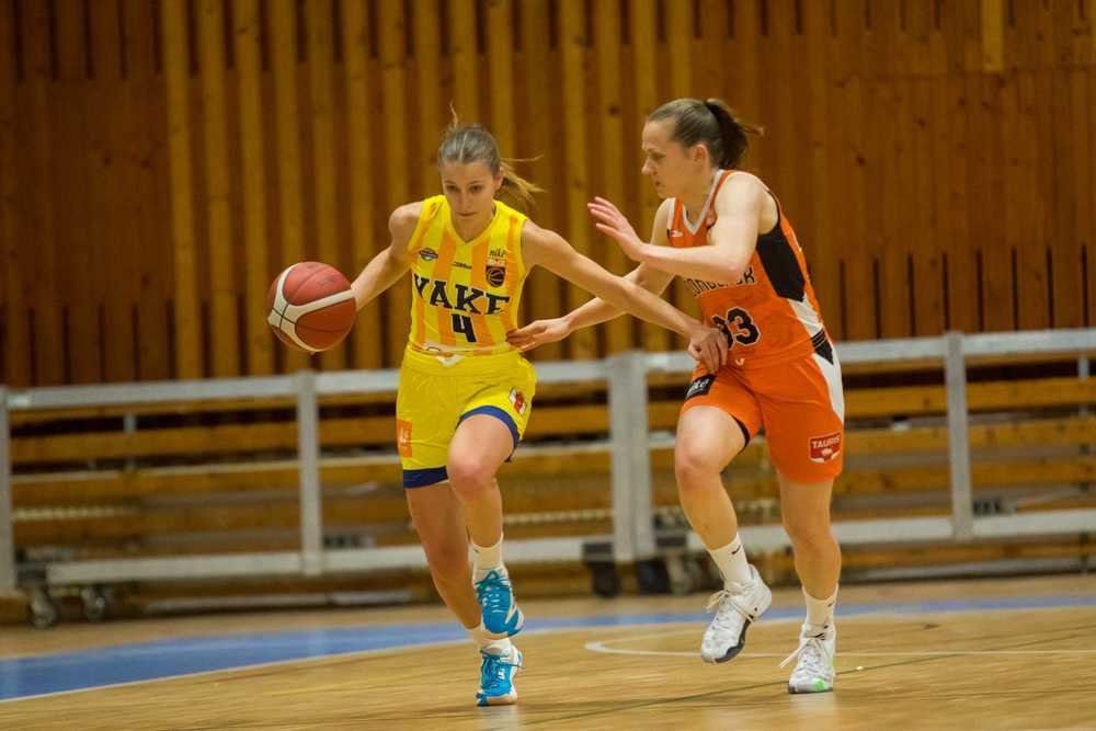 YOUNG ANGELS Košice vs. MBK Ružomberok, Ema Szmereková (4) (Foto: Jäzva)