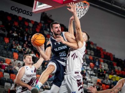 FOTO/VIDEO: Slovan dostal v domácom úvode ENBL celkom slušný náklad
