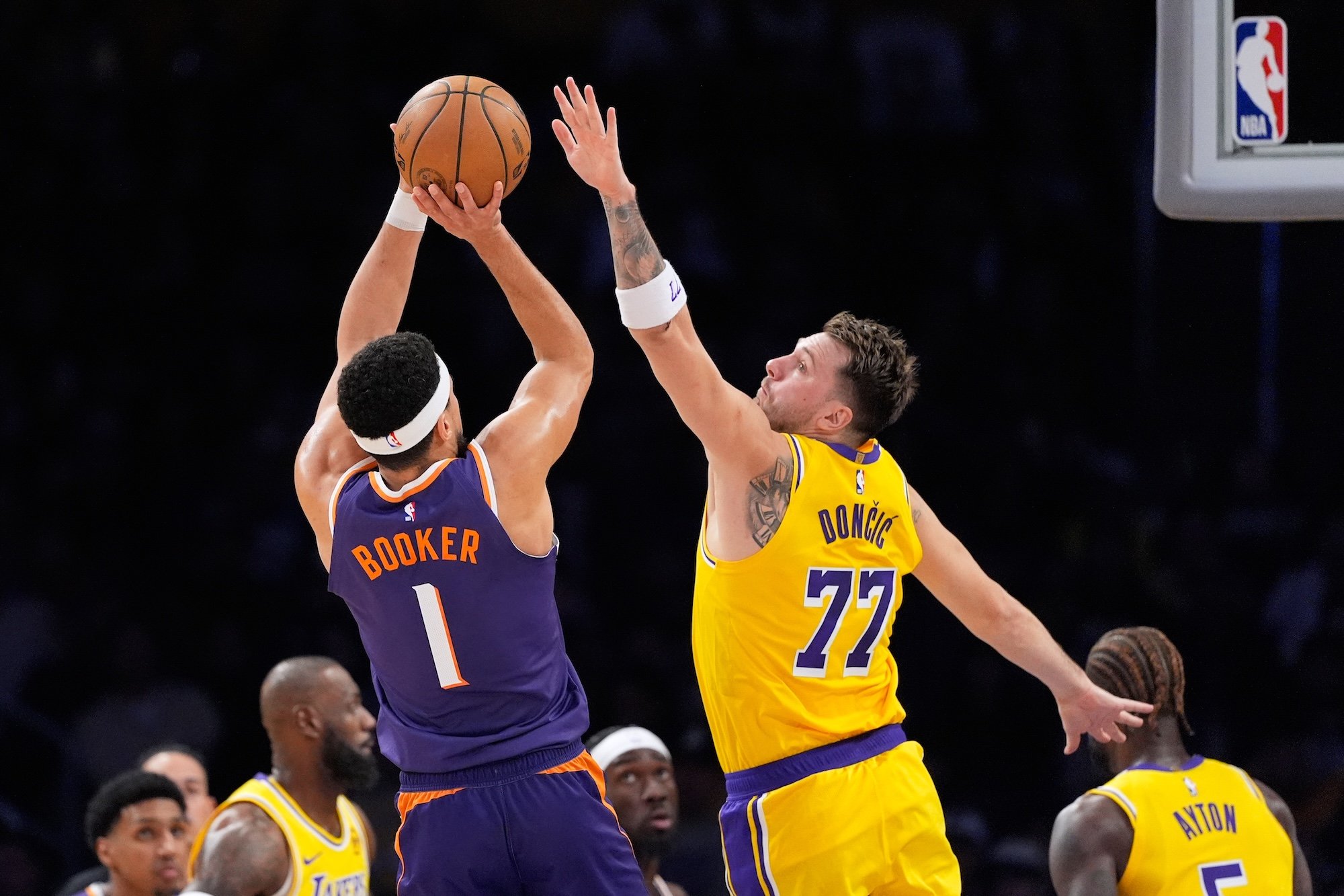VIDEO: Phoenix prekvapil Lakers, tým nestačilo ani 38 bodov Dončiča