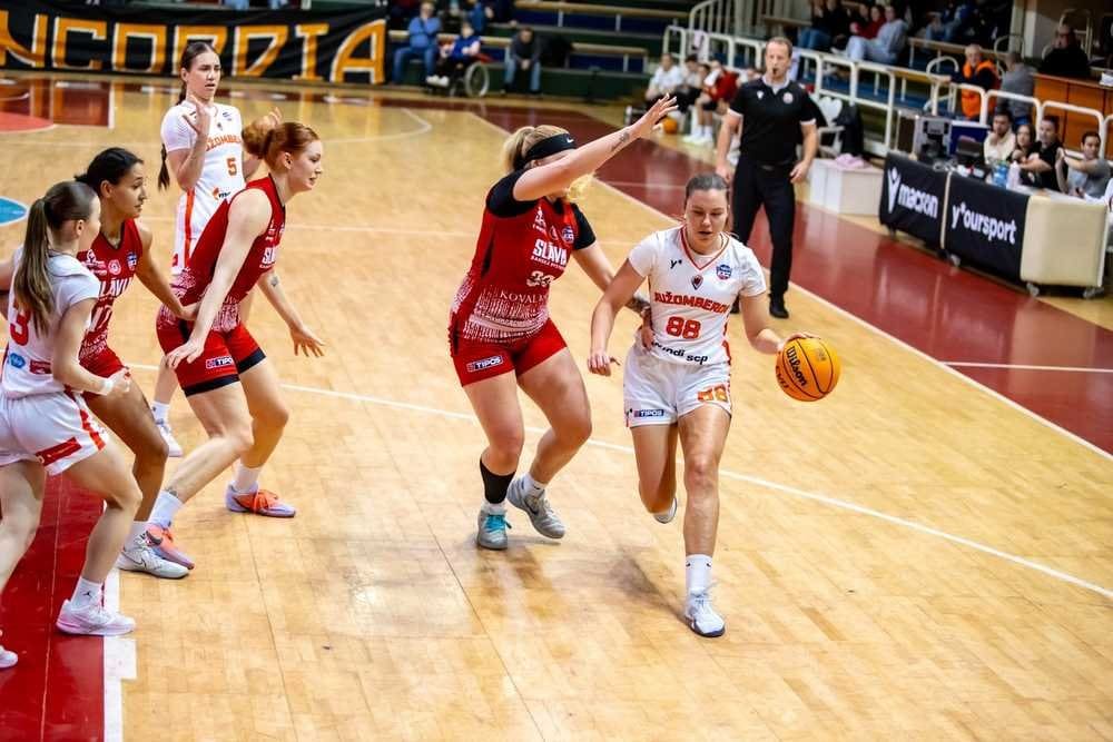 Ženského majstra opúšťa jedna z llegionárok