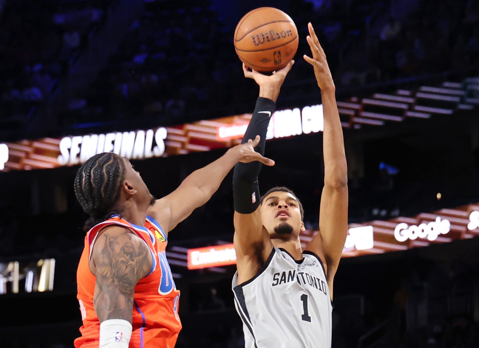 VIDEO: Wemby sa vrátil a Spurs šokovali dominantnú Oklahomu, sú vo finále pohára