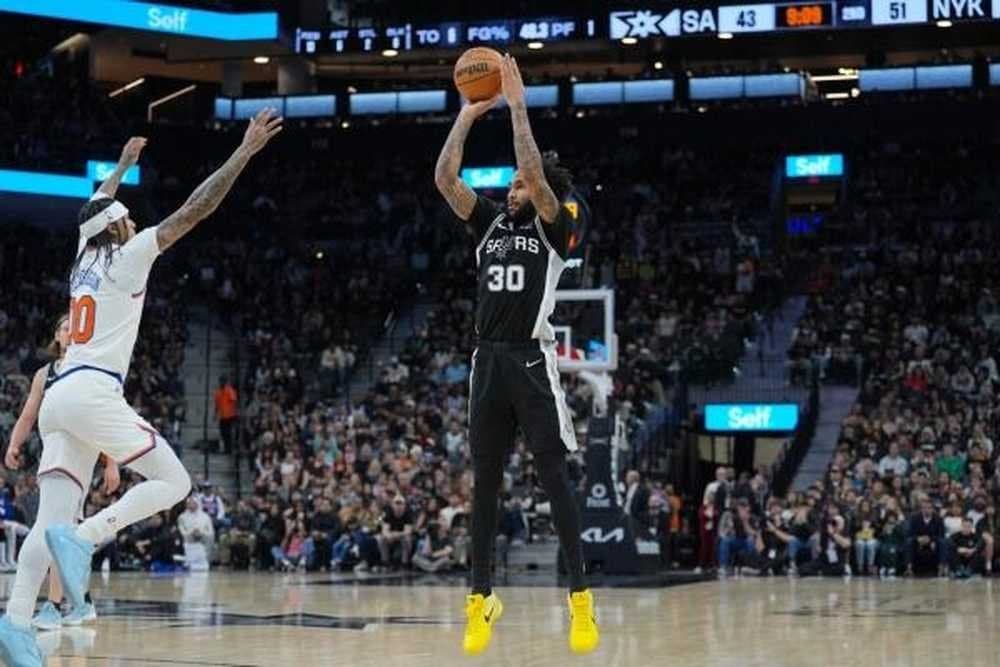 VIDEO: Spurs sa revanšovali Knicks za finále pohára, Champagnie nastrieľal 11 trojok