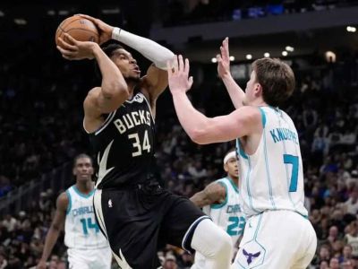 VIDEO: Greek Freak rozhodol necelých 5 sekúnd pred koncom