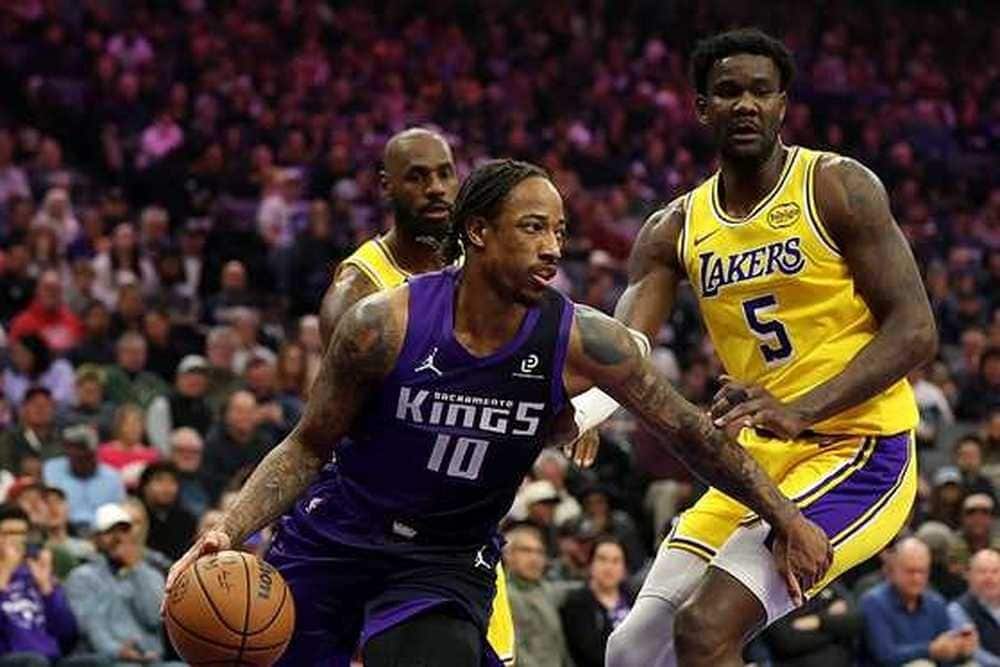 VIDEO: Lakers padli v Sacramente, 42 bodov Dončiča nepomohlo