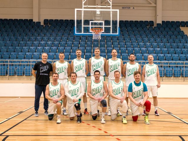 Na turnaji veteránov triumfovali extraligové legendy s 20 titulmi