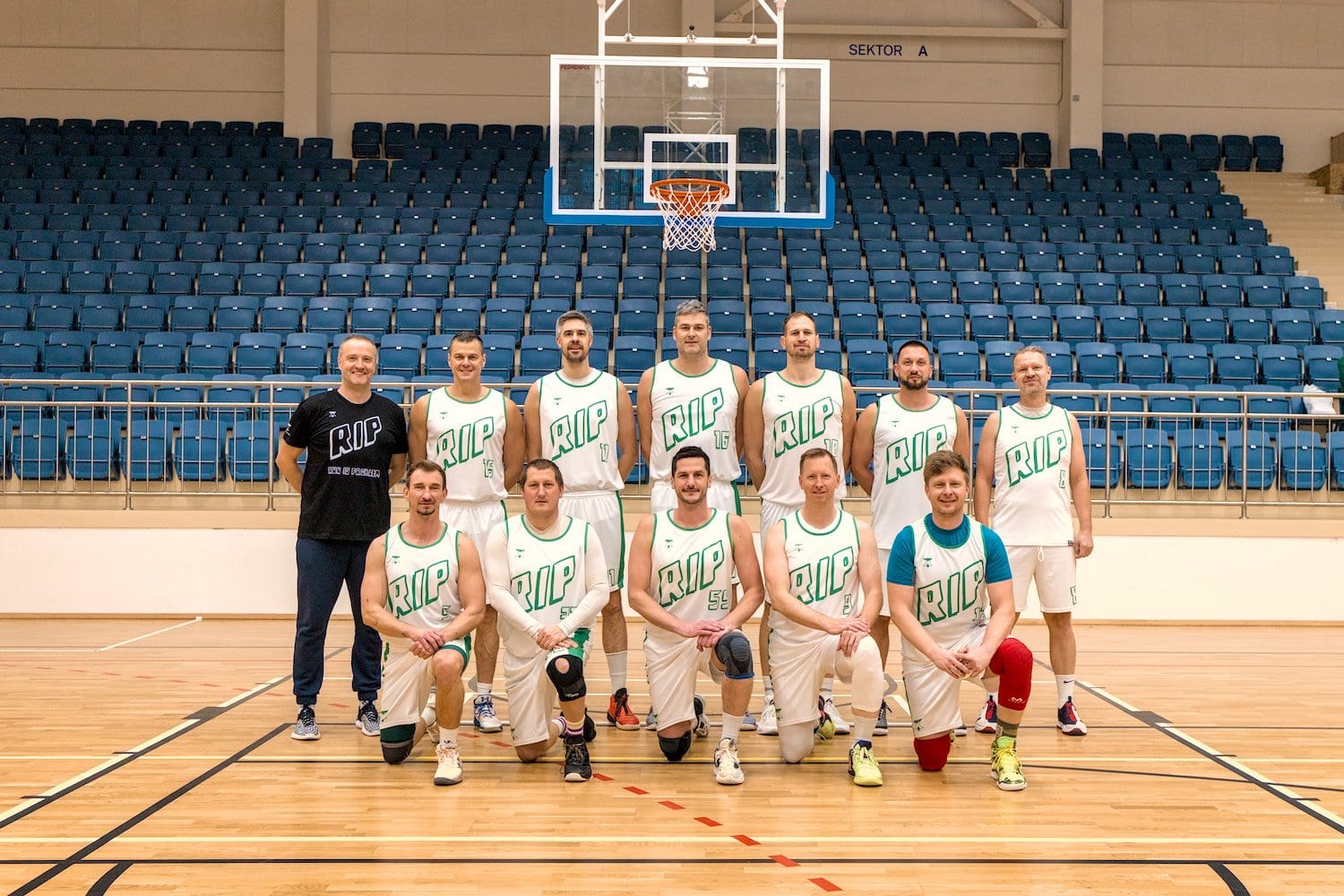 Na turnaji veteránov triumfovali extraligové legendy s 20 titulmi