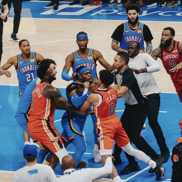 Syna bývalého hráča Prievidze museli v NBA po šarvátke vyniesť z palubovky