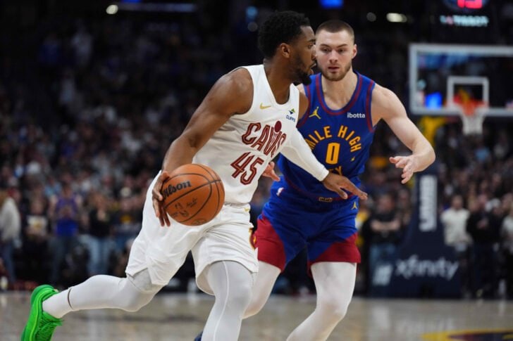 VIDEO: 32 bodov Mitchella v Denveri pomohlo Cavs k víťazstvu