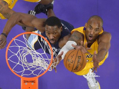 Bryant po operácii ramena bude chýbať Lakers deväť mesiacov