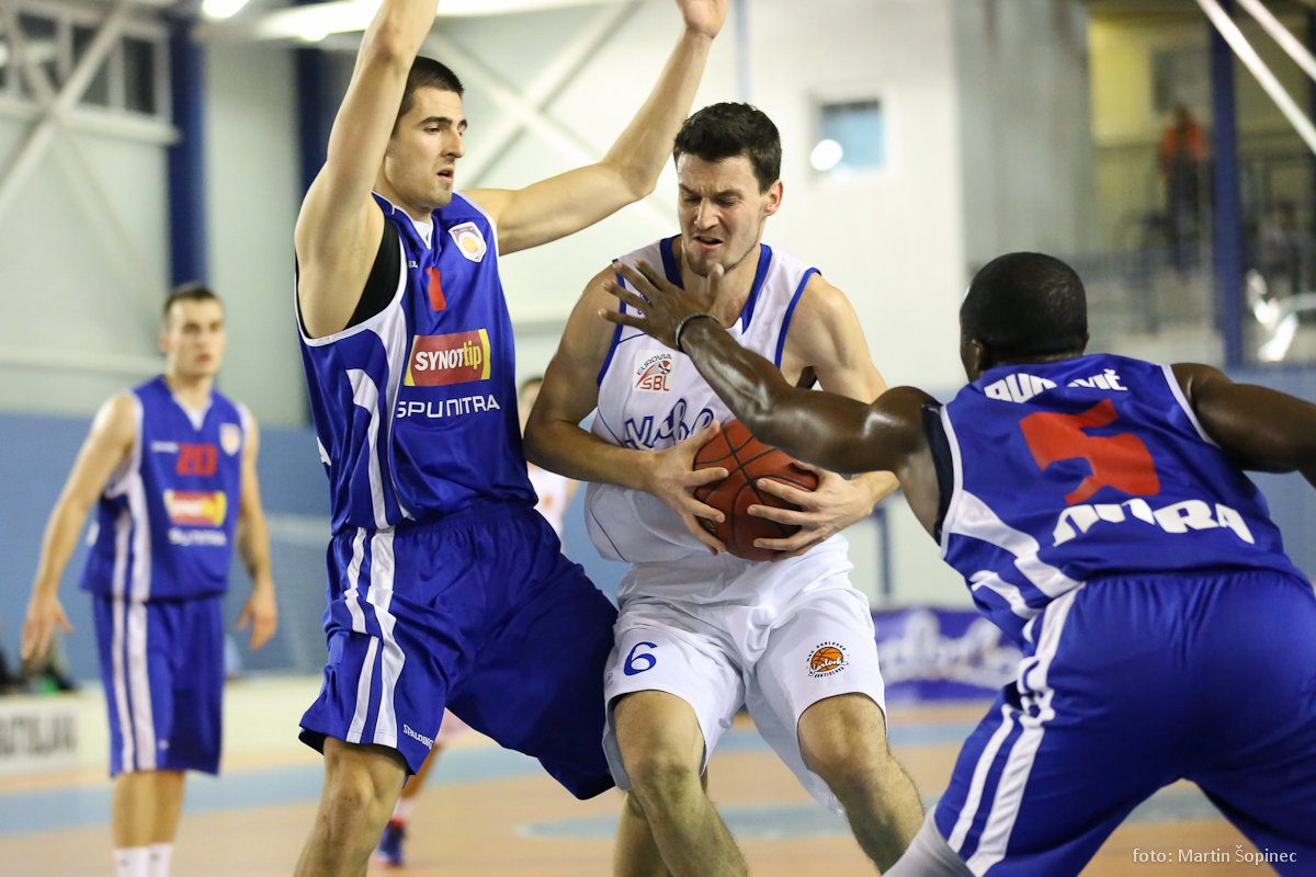 Jakub Novysedlák (Nitra), Michal Kožár (Karlovka) (Foto: Martin Šopinec)