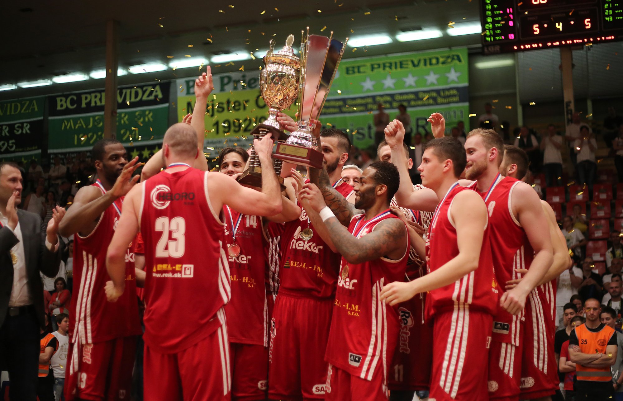 MBK Komárno (titul) (Foto: TASR)