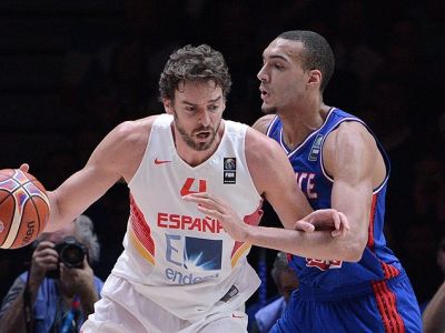 Hráčom vládol Gasol, ale aj Valanciunas a Veselý so Satoranským