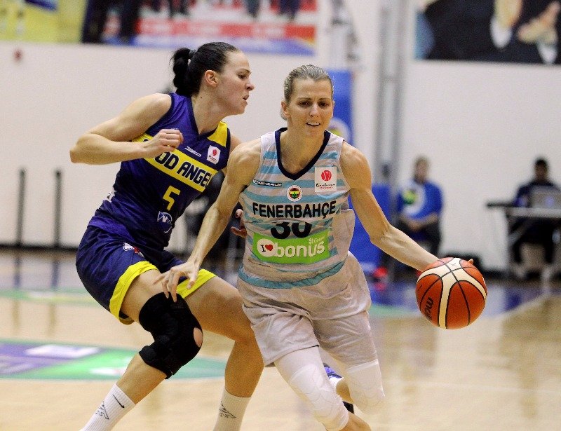 Fenerbahce Istanbul vs. GOOD ANGELS Košice, Quigley(30) vs. Kiššová(5) (Foto: FIBA/Ahmet Hopyar)