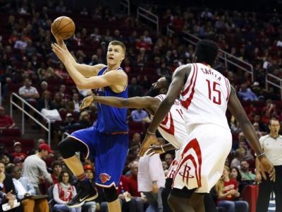 NY Knicks vyhrali v Houstone po 11 rokoch, triumf režíroval Porzingis