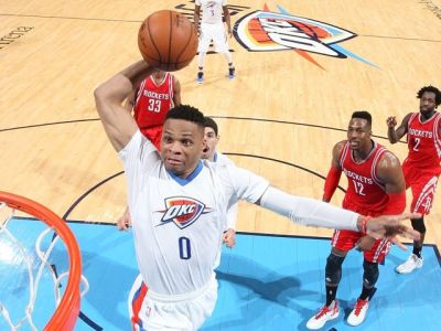 Westbrook dosiahol 15. triple-double v sezóne, Oklahoma zdolala Houston