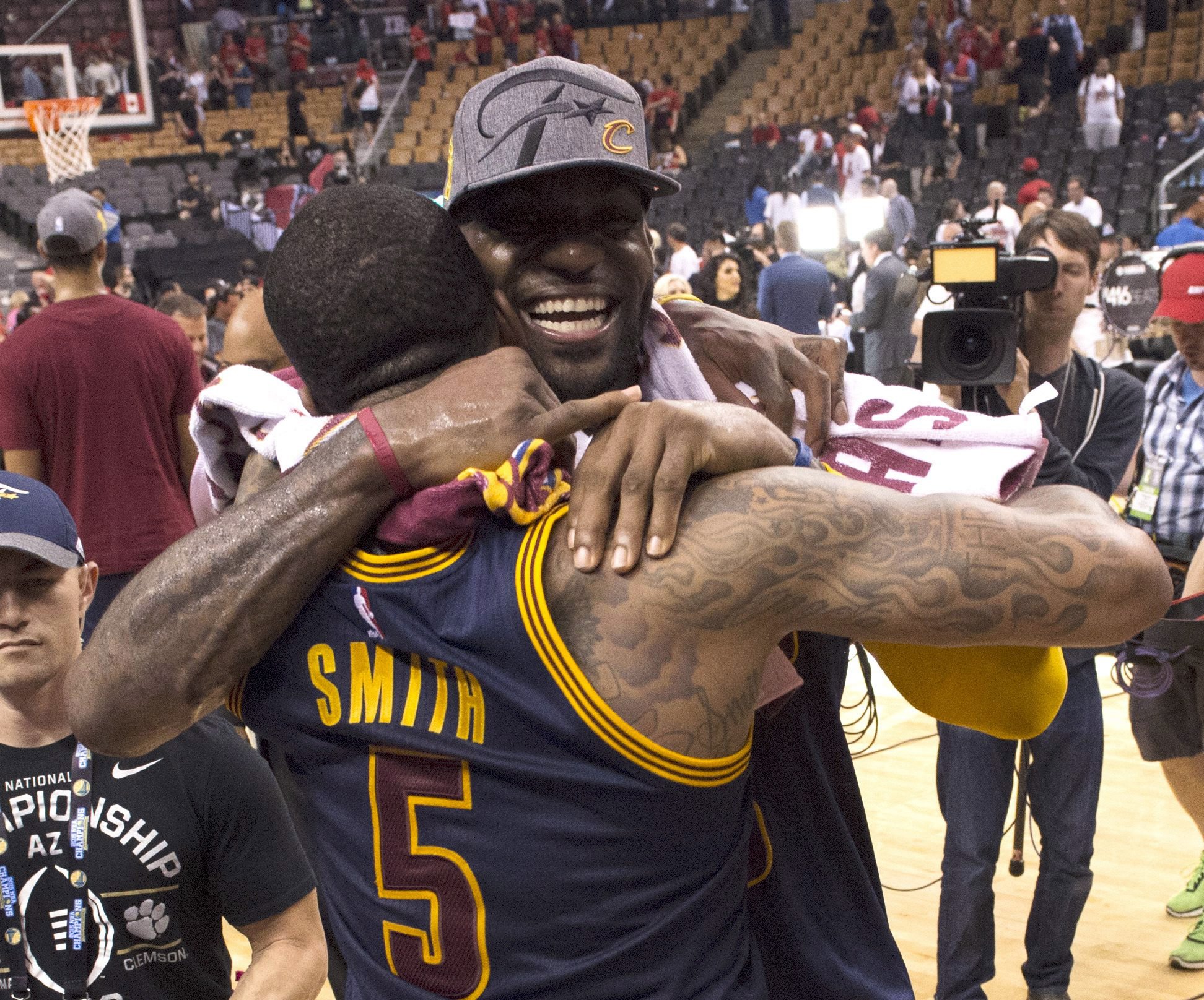 JR Smith, LeBron James (Foto: TASR)