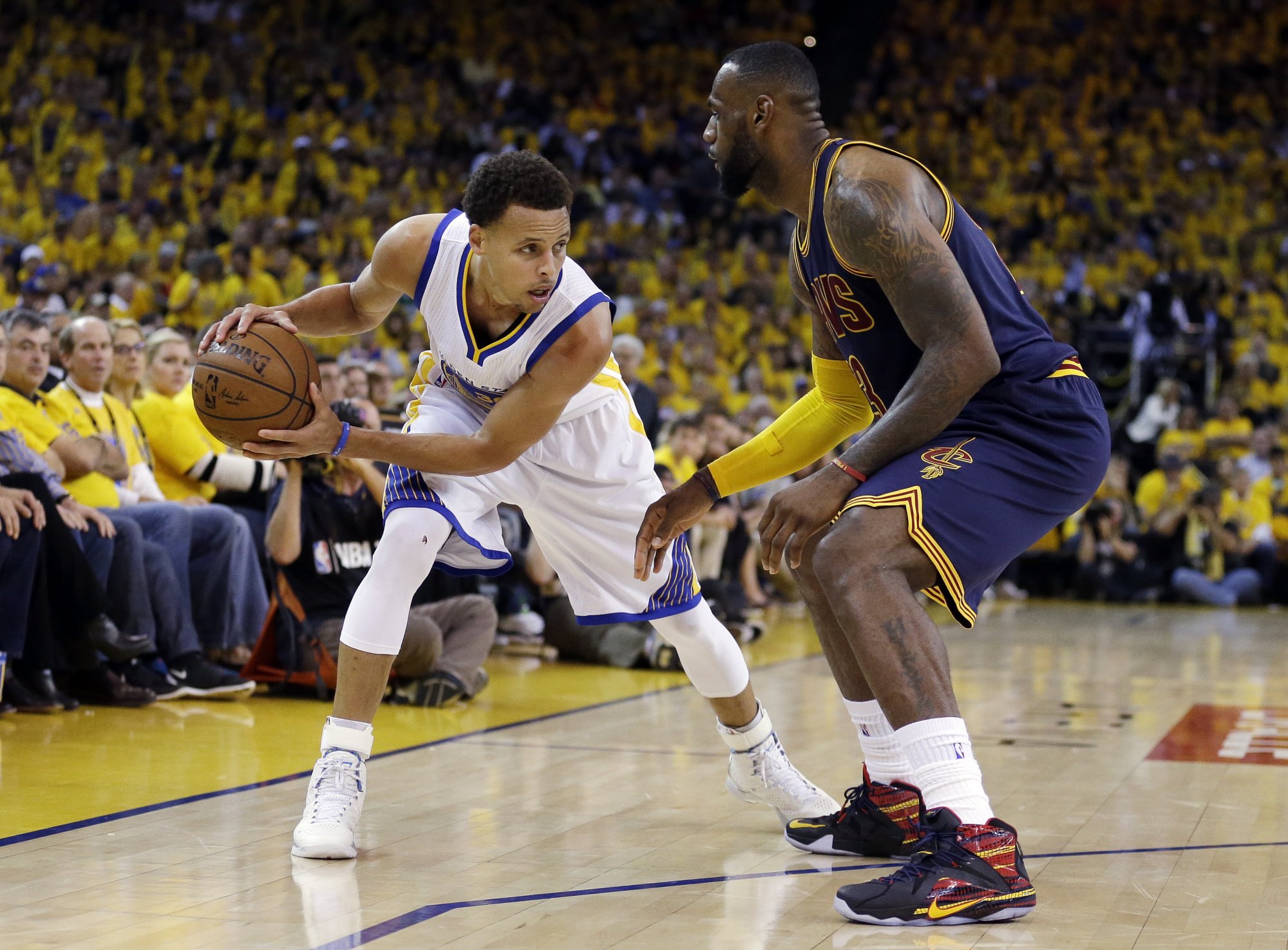 Cleveland siaha na historický obrat, Golden State na historickú sezónu