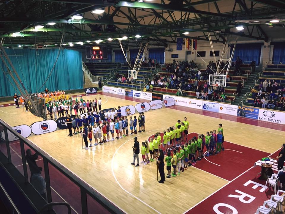 Minibasketshow 2016, Nástup na palubovke (Foto: SBA)