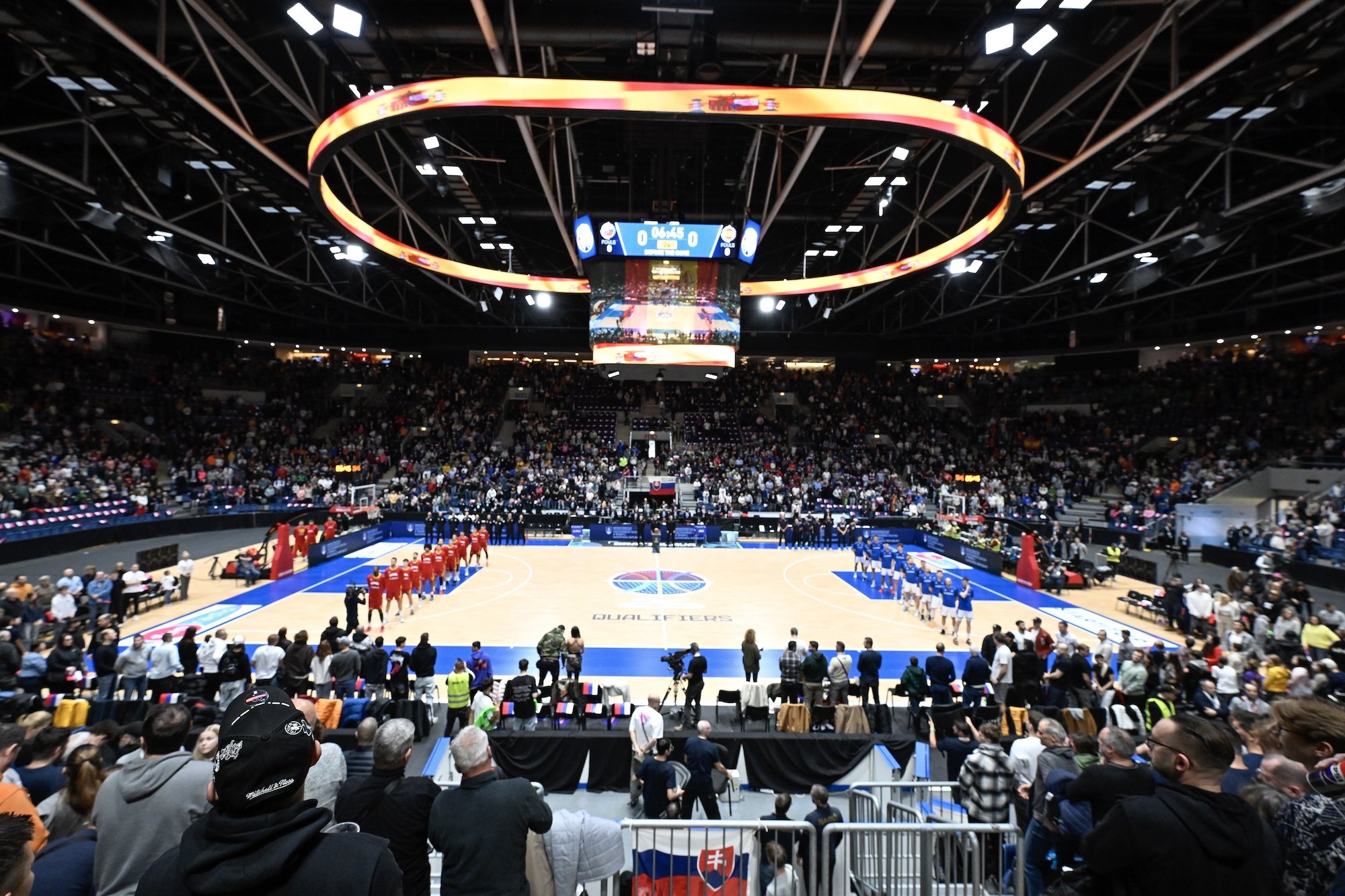 Basketbalová reprezentácia sa vráti na hokejový zimák