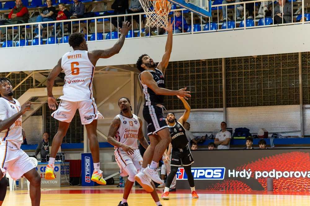 FOTO/VIDEO: Prievidza na záver otočila v Lučenci, Reynolds takmer s triple-double