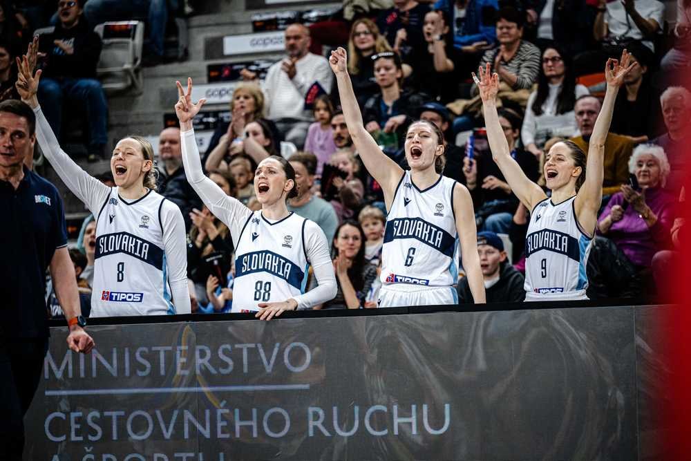 FOTO/VIDEO: Slovensky po výhre s Rumunskom slávia postup