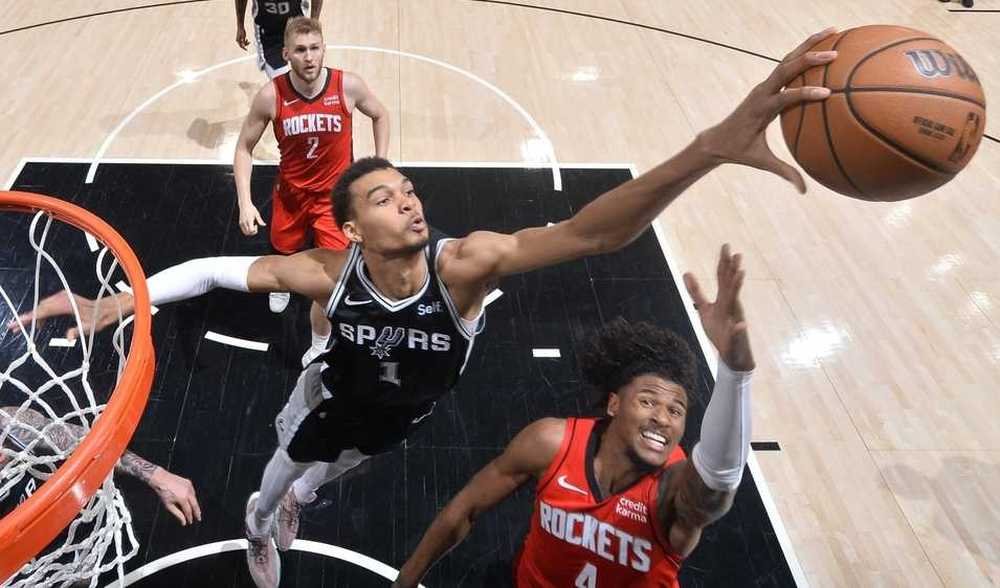 VIDEO: Wemby jednohlasne najlepším obrancom NBA