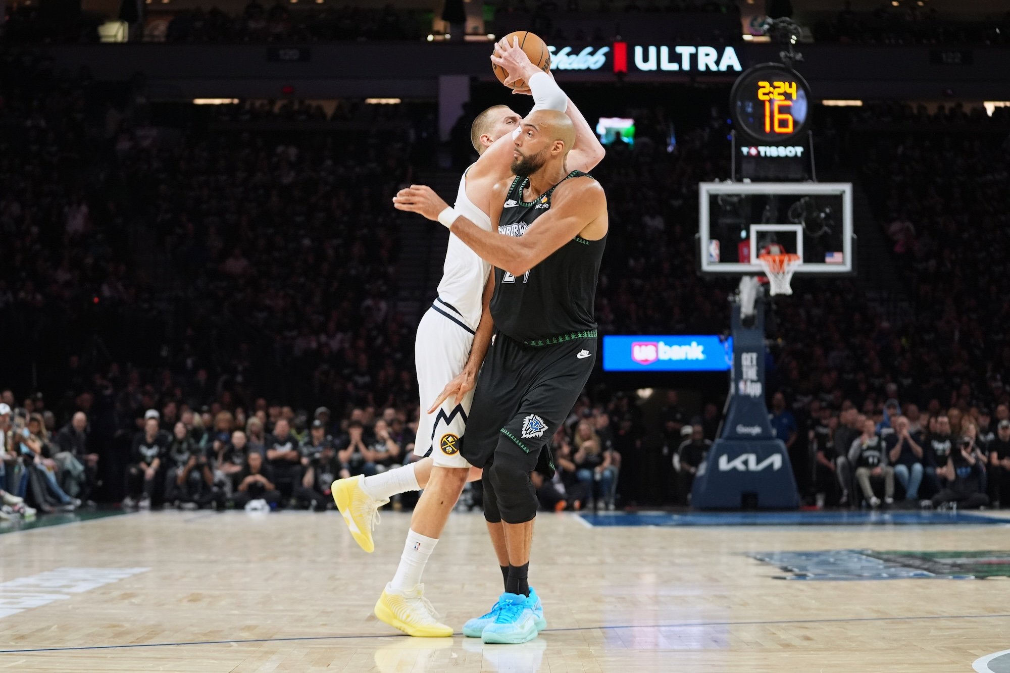 VIDEO: Gobert ničí Jokiča, Minnesota aj Atlanta sa ujali vedenia v sériách