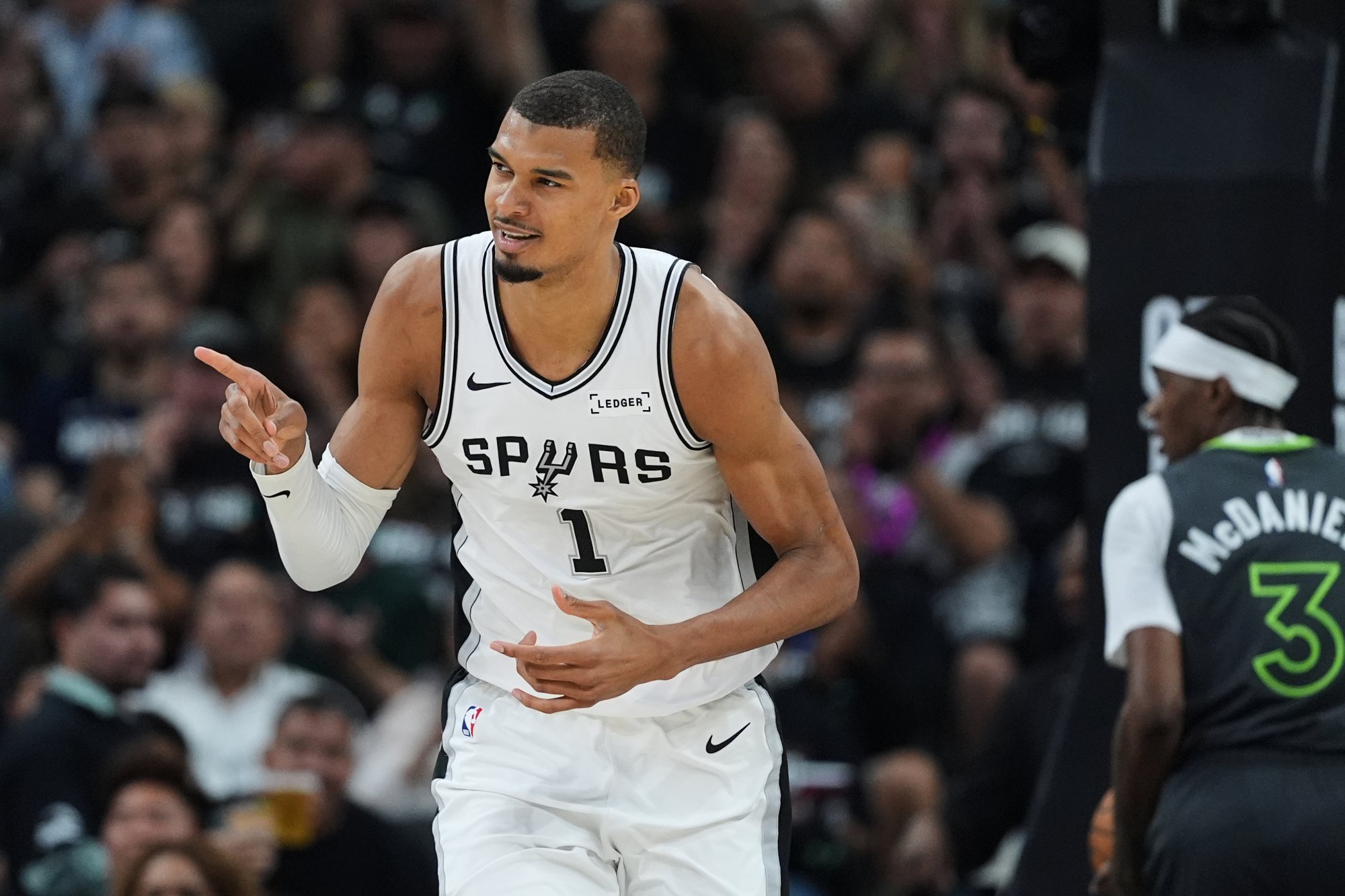 VIDEO: San Antonio deklasovalo Minnesotu, New York pokračuje v parádnej jazde