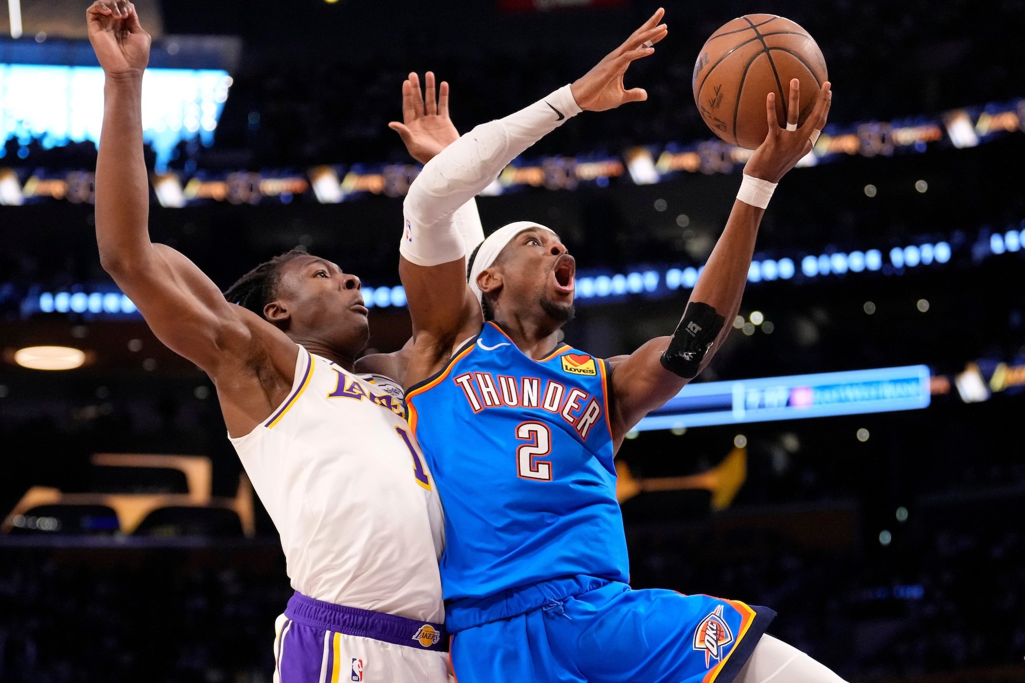 VIDEO: Oklahoma deklasovala Lakers aj na ich palubovke, Cleveland konečne vyhral