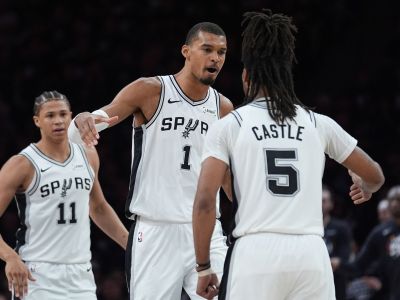 VIDEO: Clevelandu zlyhali lídri, Detroit si vynútil siedmy zápas, San Antonio postúpilo