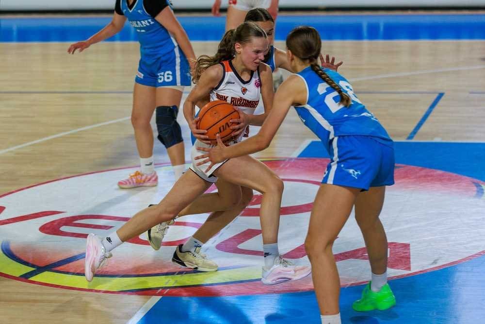 FOTO/VIDEO/M-SR Staršie žiačky U15: Ružomberský MBK potvrdil najvyššie nasadenie