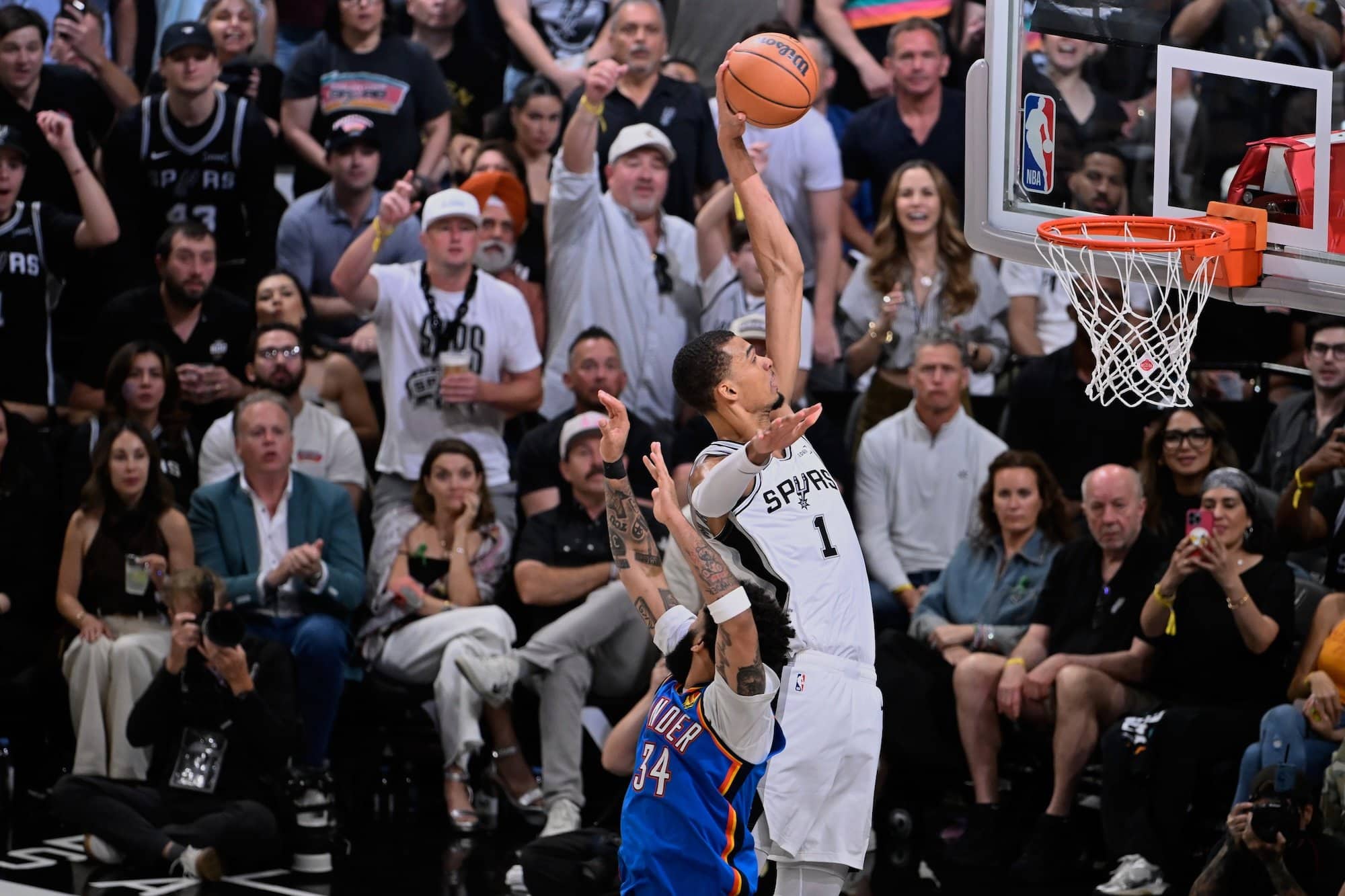 VIDEO: San Antonio nedalo OKC šancu a vyrovnalo sériu na 2:2